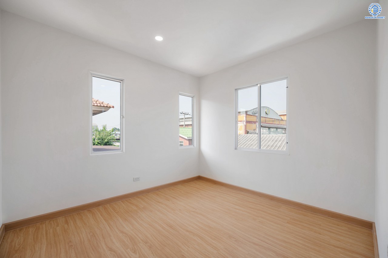 บ้านมือสองตกแต่งใหม่ แบรนด์ Sansiri โครงการ ฮาบิเทีย บางใหญ่ หลังมุม เนื้อที่ 107.3 ตร.ว. พื้นที่ใช้สอย 156.7 ตร.ม. ฟังก์ชัน 3 ห้องนอน 3 ห้องน้ำ จอดรถได้ 4 คัน บนทำเลเดินทางสะดวก เชื่อมสู่ย่านใจกลางเมืองได้อย่างรวดเร็ว ใกล้เซ็นทรัลเวสต์เกต และรถไฟฟ้าสายสีม่วง "สถานีคลองบางไผ่"